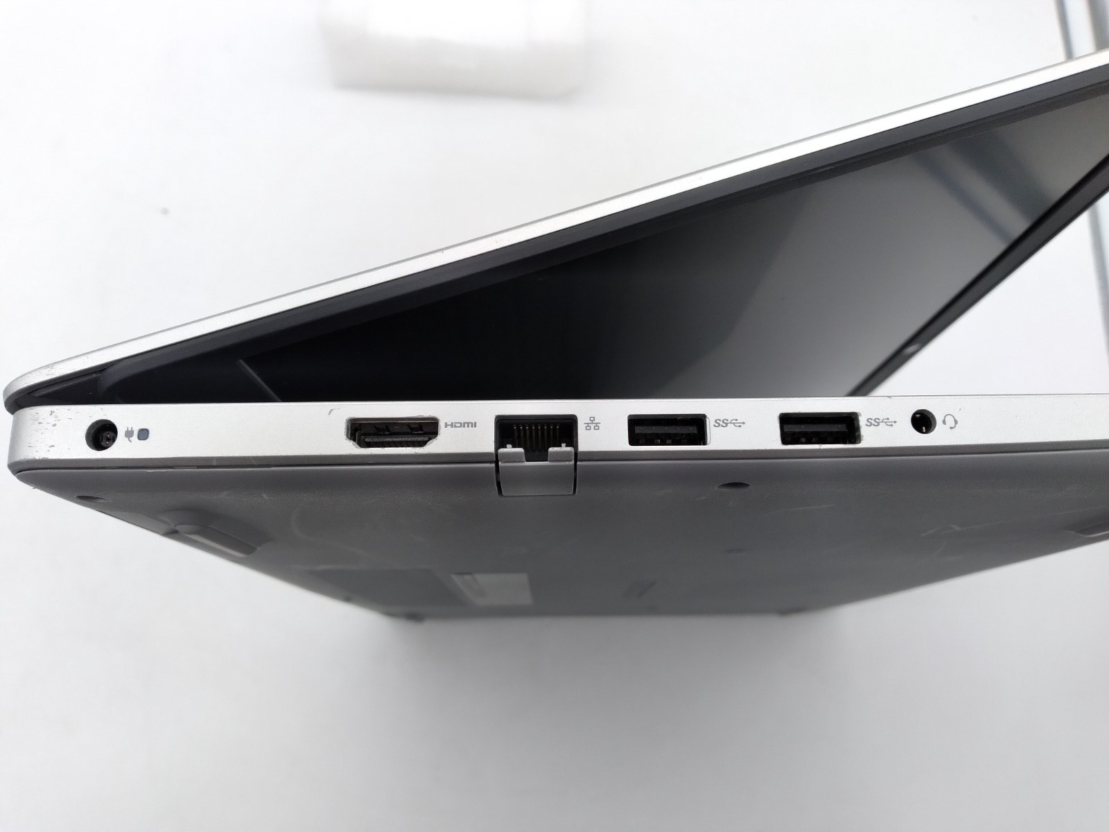 Dell Inspiron 5593 Intel Core i7-1065g7 @ 1.3 GHz 8GB RAM 256GB SSD Win11Home