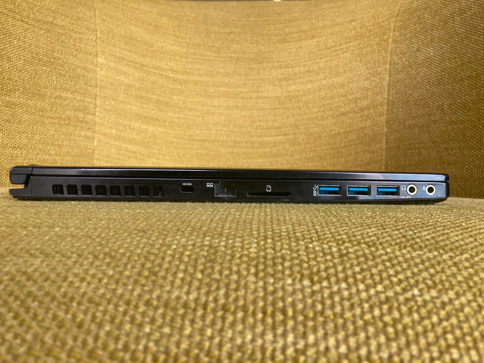 MSI GS63VR 6RF i7-6700HQ 15.6 GTX 1060 Gaming Laptop (DOES NOT POST BIOS)