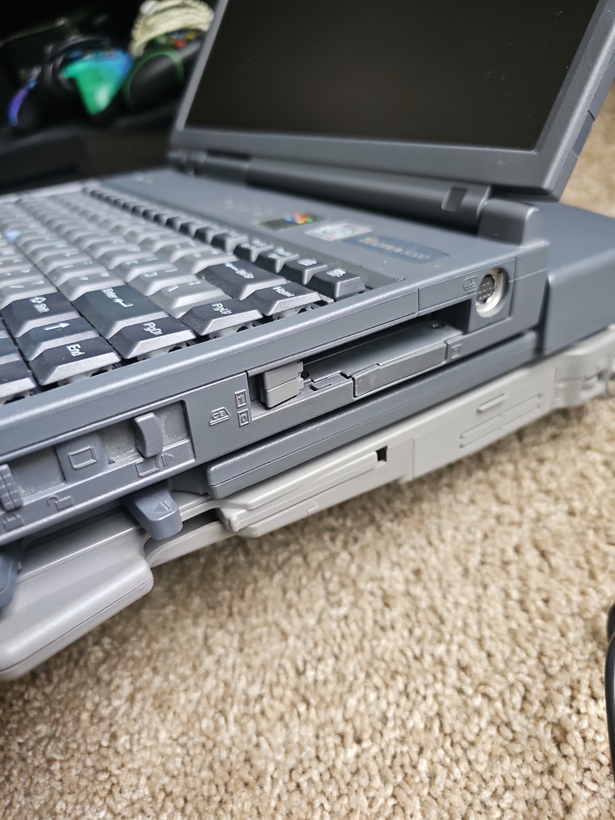 VINTAGE Toshiba Tecra 8000 Laptop Intel Pentium II, 300MHz TESTED WORKS NO HDD