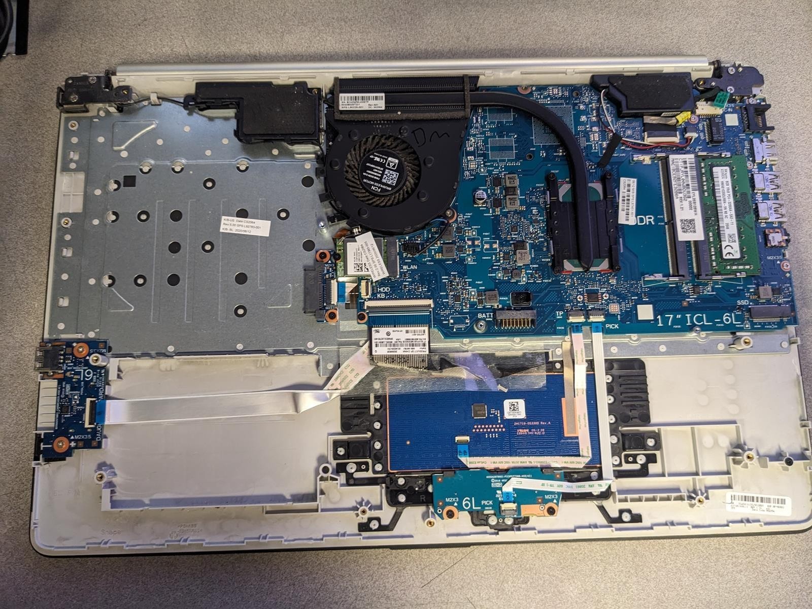 HP LAPTOP 17-BY3053CL i5-1035G1 @ 1.00GHz, 8GB RAM, NO HDD/OS – (FOR PARTS)