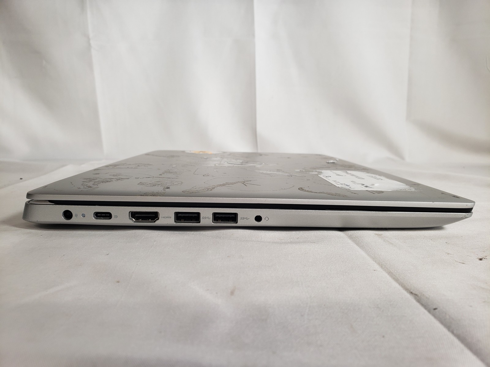 Dell Inspiron 5585 Ryzen 7 3700U 16GB RAM 256GB NVME SSD 15.6″ Win11H