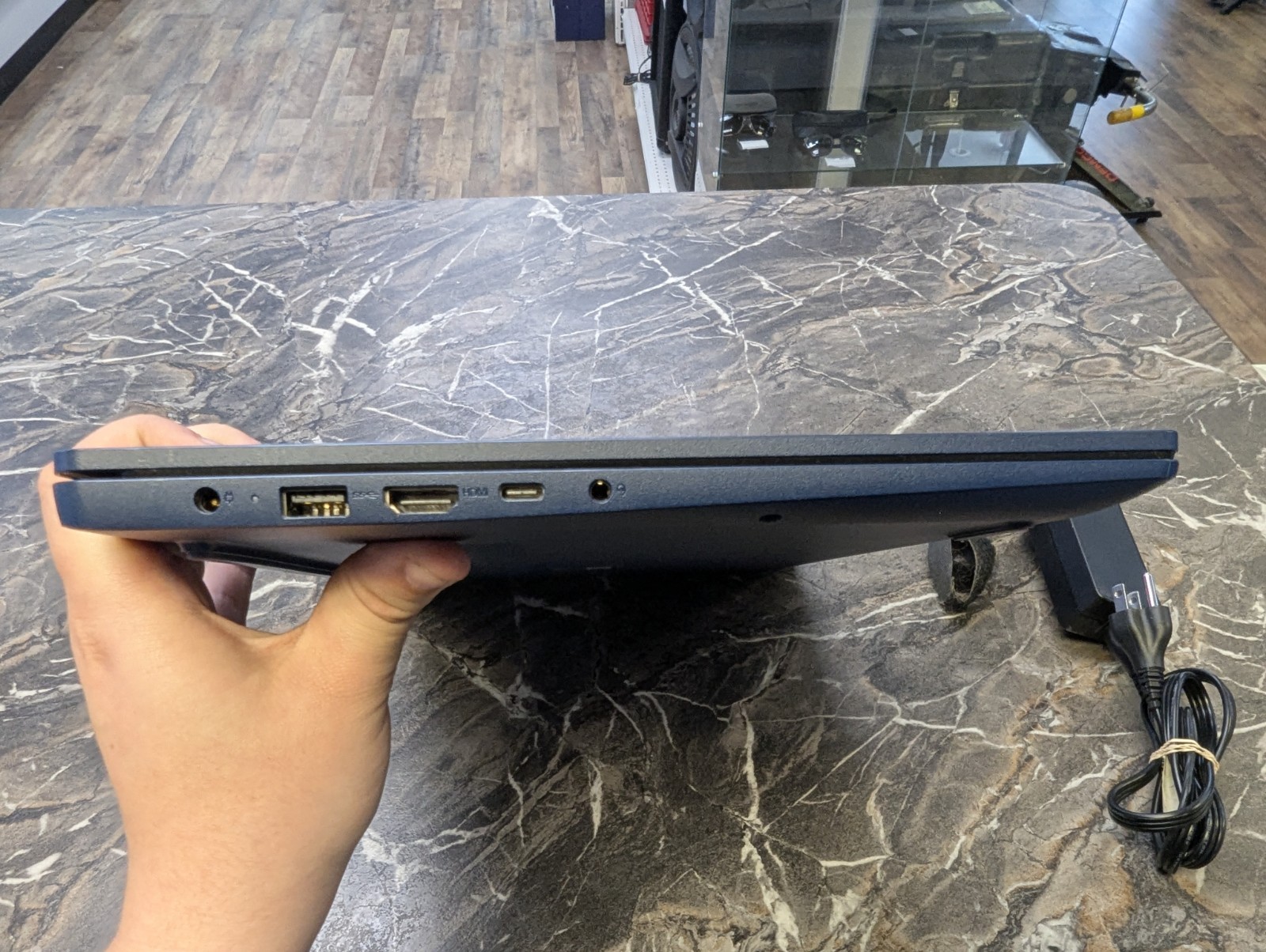 Lenovo IdeaPad Slim 3 15.6 in 512GB SSD AMD Ryzen 5 7530U 2GHz 8GB W11h Touch