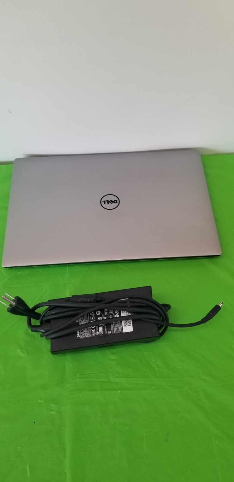 Dell XPS 15 9570, Intel Core i7-8750H @ 2.2GHz, 32GB RAM, 512GB SSD,WIN 11 Pro,