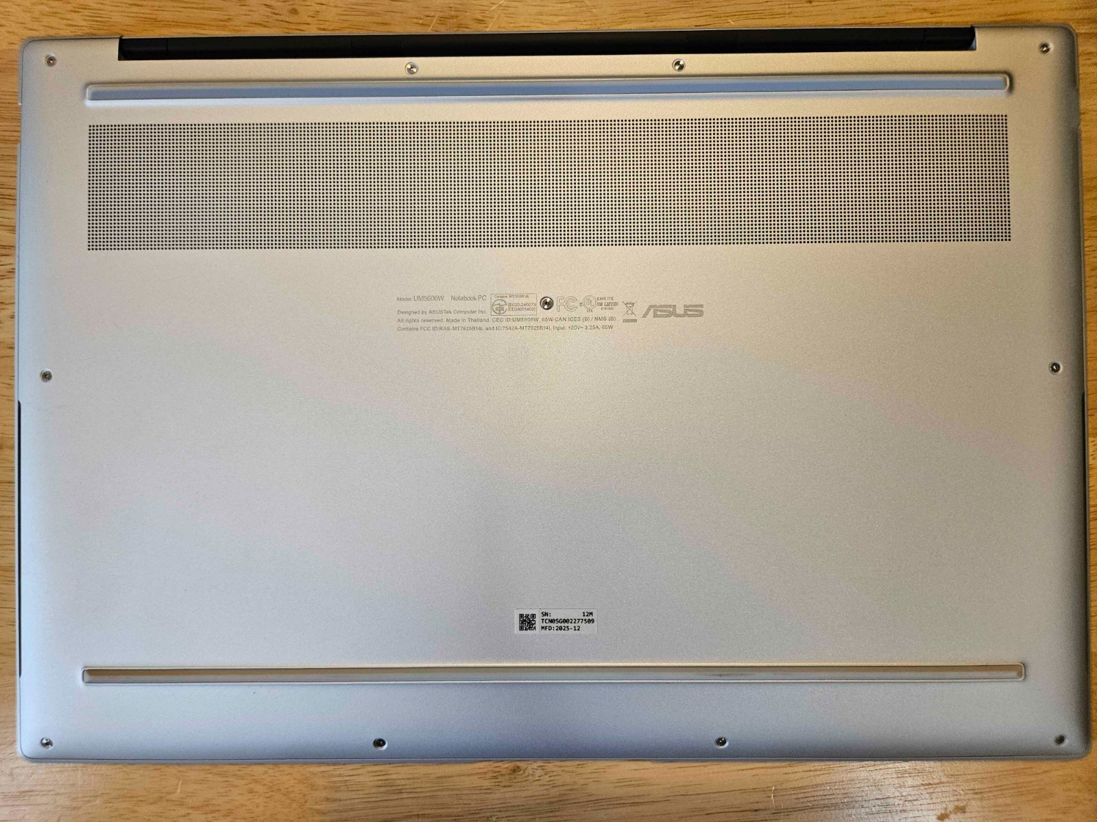ASUS Zenbook S 16 16” 3K OLED Touchscreen 120Hz AMD Ryzen AI 9 365 24GB 1TB SSD