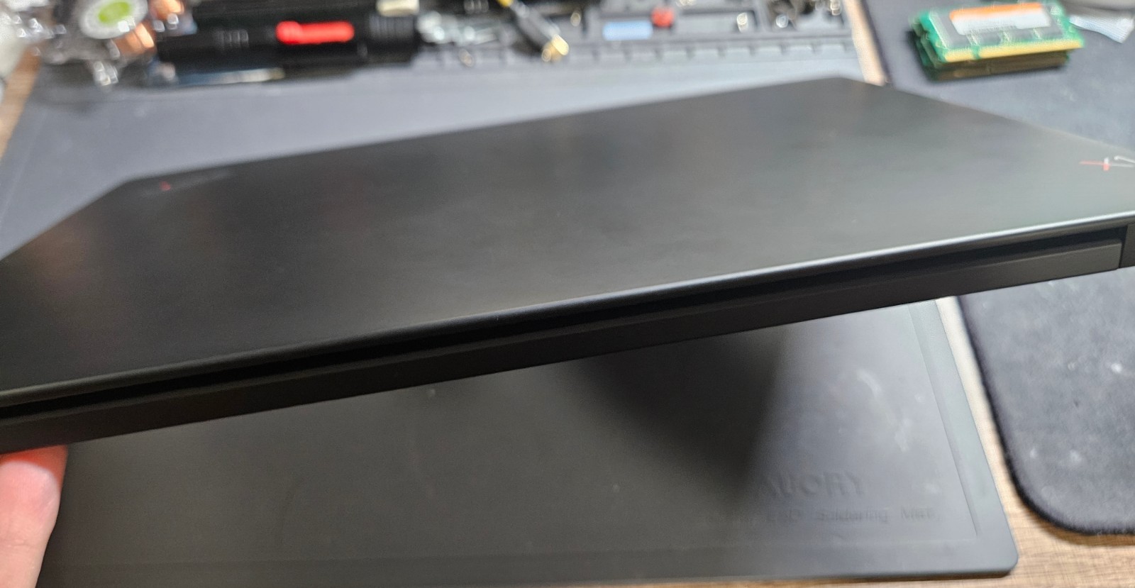 Lenovo ThinkPad X1 Carbon 7th Gen 14″ FHD I7-10710U 256GB 16GB W10