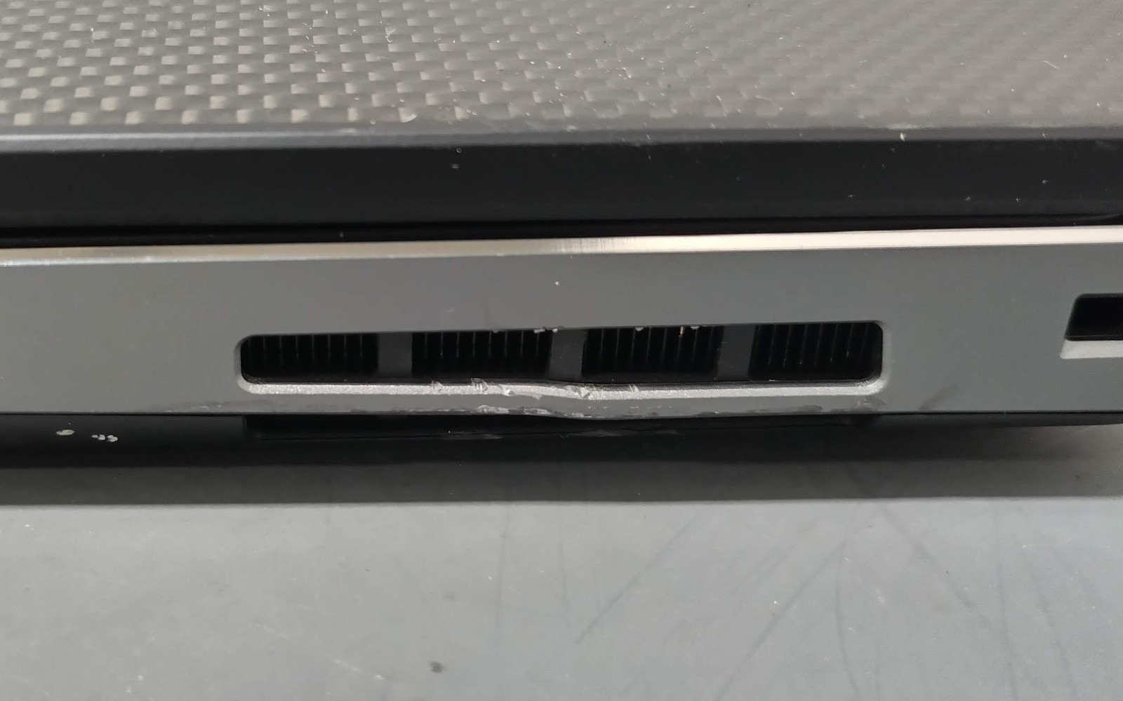 Dell Precision 7530 15.6″ FHD i5-8300H 32GB RAM 512GB NVMe No OS Radeon WX 4150