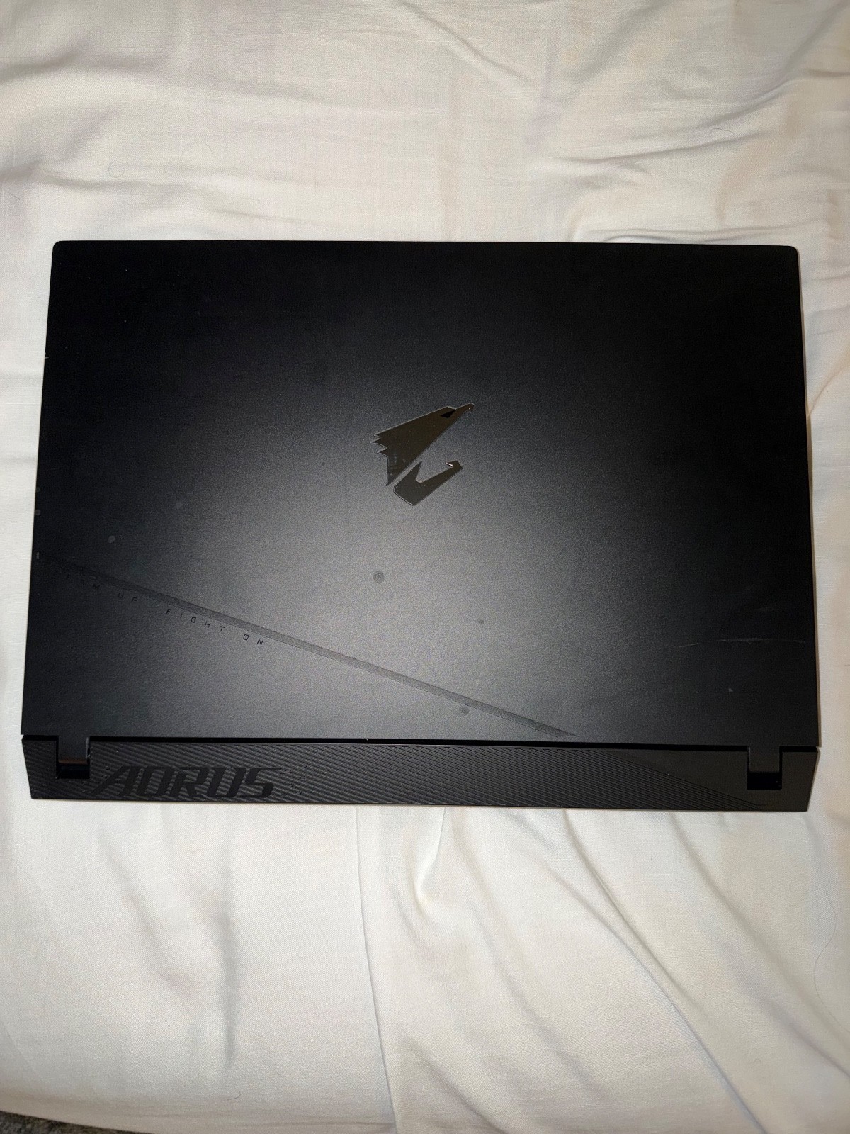 Gigabyte AORUS 17 Laptop- i7-13700H | RTX 4070 | 16GB RAM | 1TB SSD