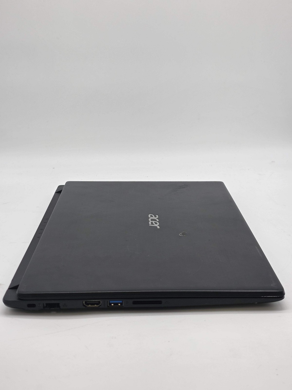 Acer Aspire 1 14″ Celeron N4000 4GB 64GB SSD Laptop Parts Only (Bad Battery)