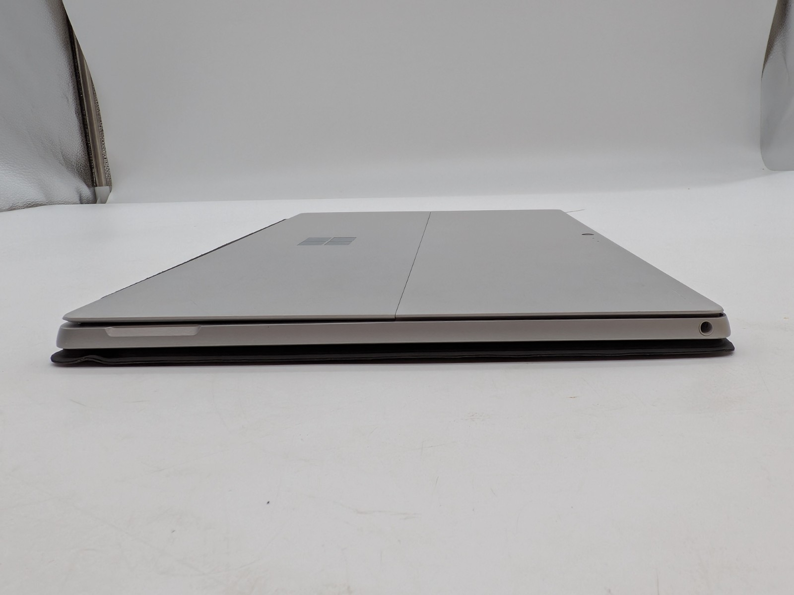 Microsoft Surface Pro 1796 5th Gen Intel 2 Core m3-7Y30 4GB RAM 128GB SSD WIN10P