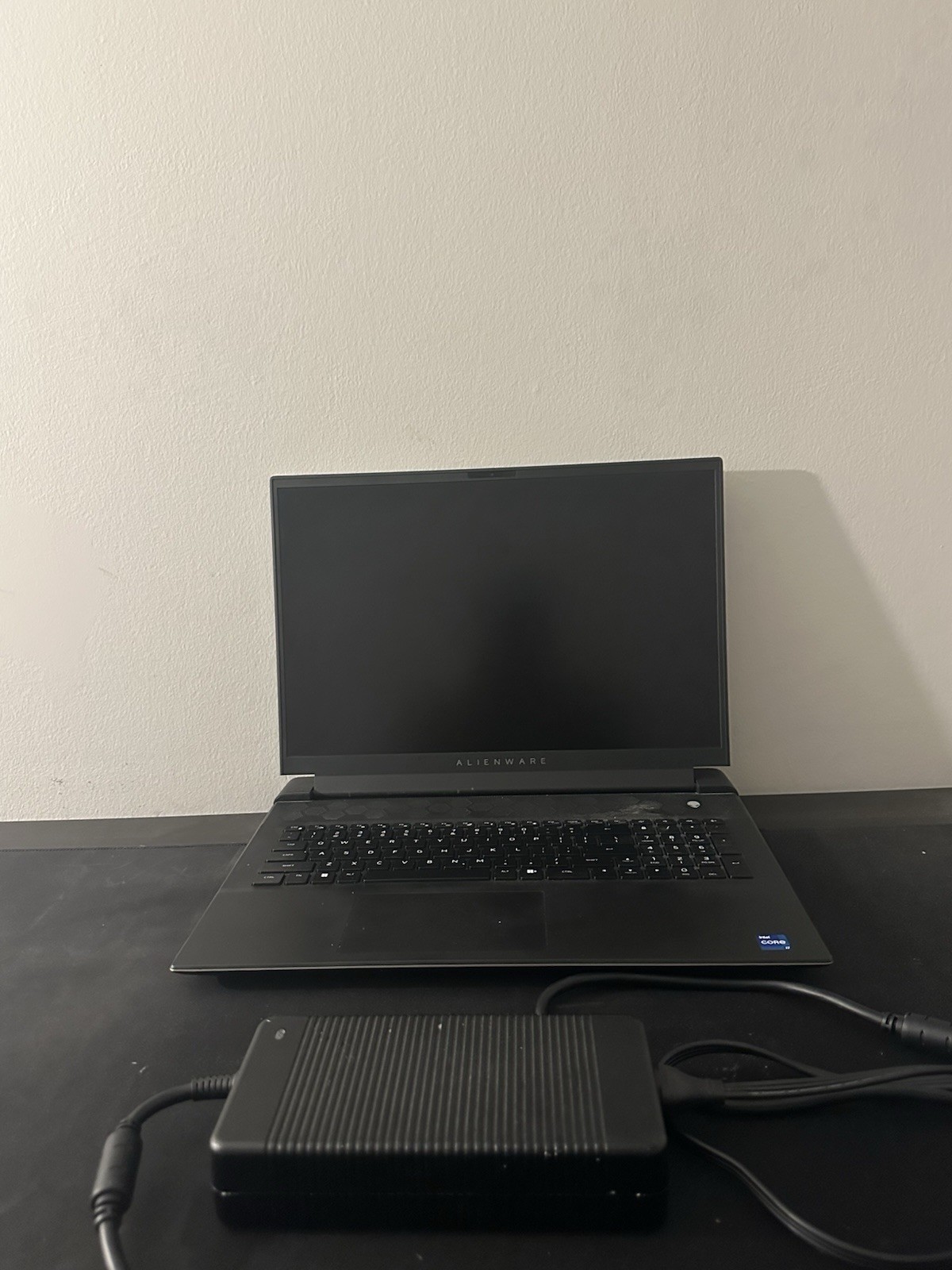 Alienware M18 Gaming Laptop QHD+ Display, Intel Core i7-13700HX, 16 GB DDR5 RAM.