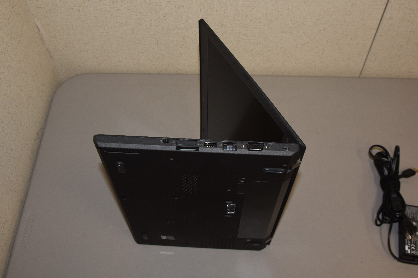 Lenovo Thinkpad T440 14″ Laptop Intel i5-4300U 1.9GHz Dual Core 8GB 240GB Webcam