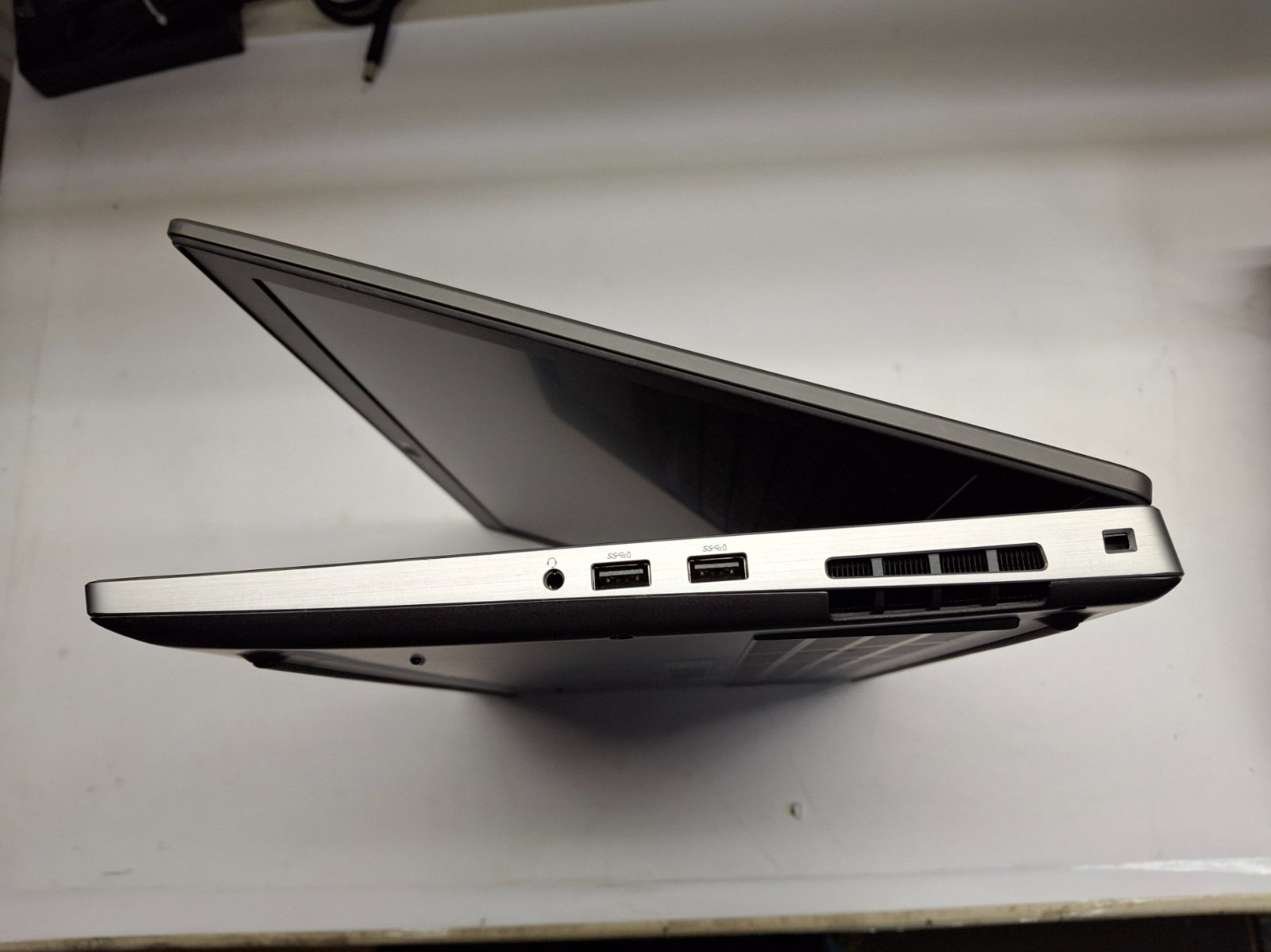 Dell Precision 7540 15.6″ Laptop Core i7-9750H 32GB RAM 256GB SSD Webcam T1000