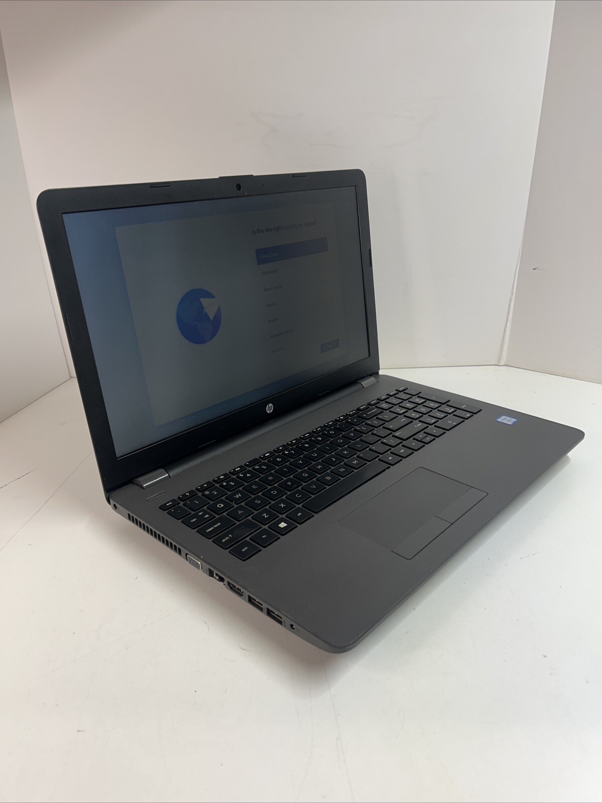 HP 250 G6 Notebook PC 15.6″ i5-7200U @ 2.50GHz – 8GB DDR4 256GB SSD W11P