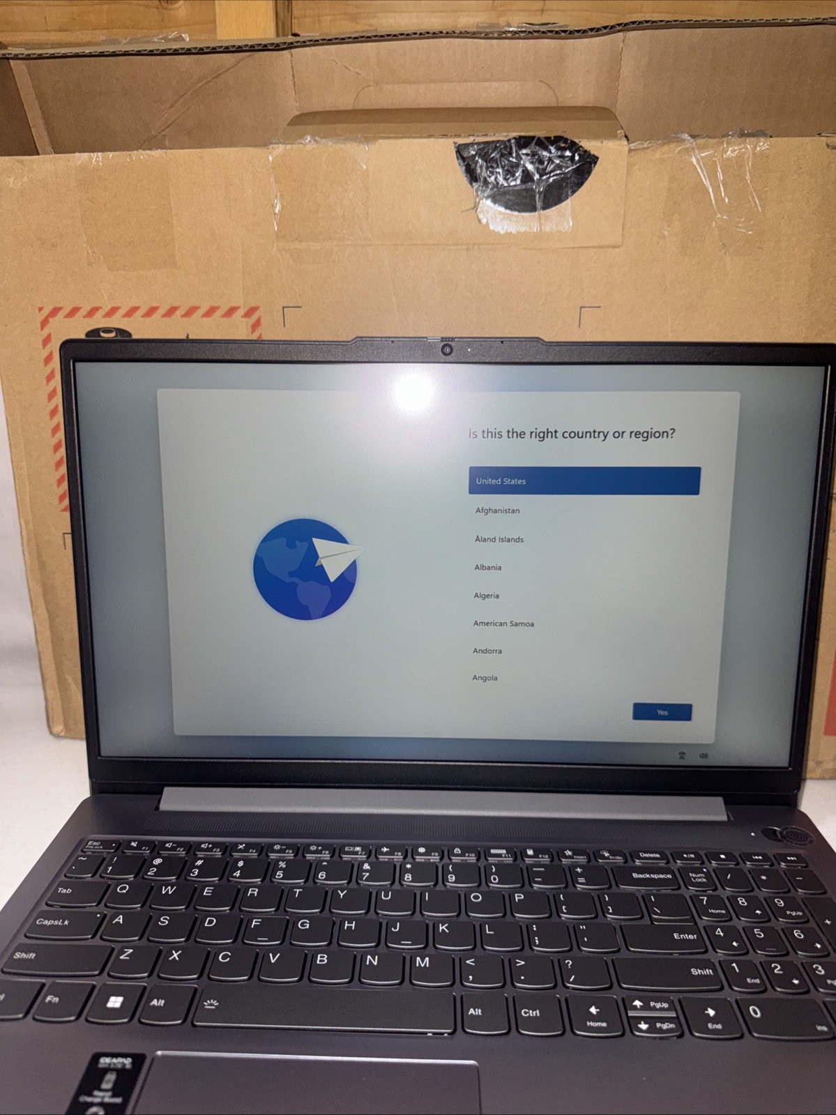 Lenovo IdeaPad Slim 3 Laptop 15.6″ FHD LED Ryzen 3 7330U 512GB SSD, 8 GB RAM