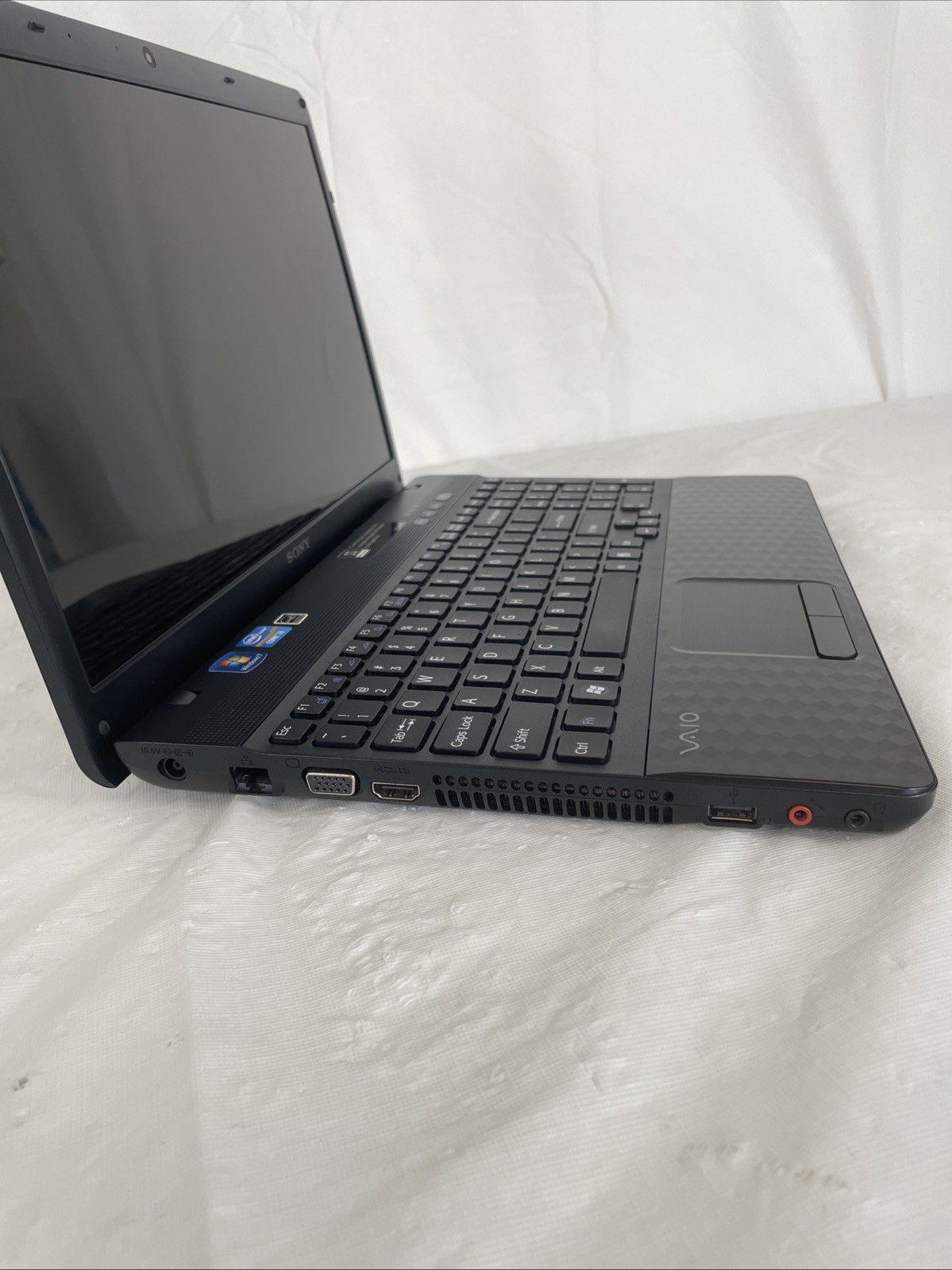 Sony VAIO VPCEH24FX | Intel i3-2310M 2.20GHz | 6GB RAM | No HDD | Bad Battery