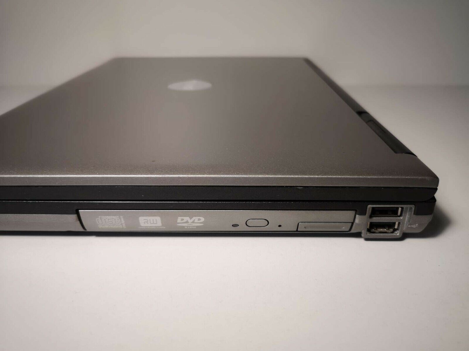 Dell Latitude D820 C2D T7200 2.00Ghz 1280x1024px 2GB/250GB HDD Win 7 Pro