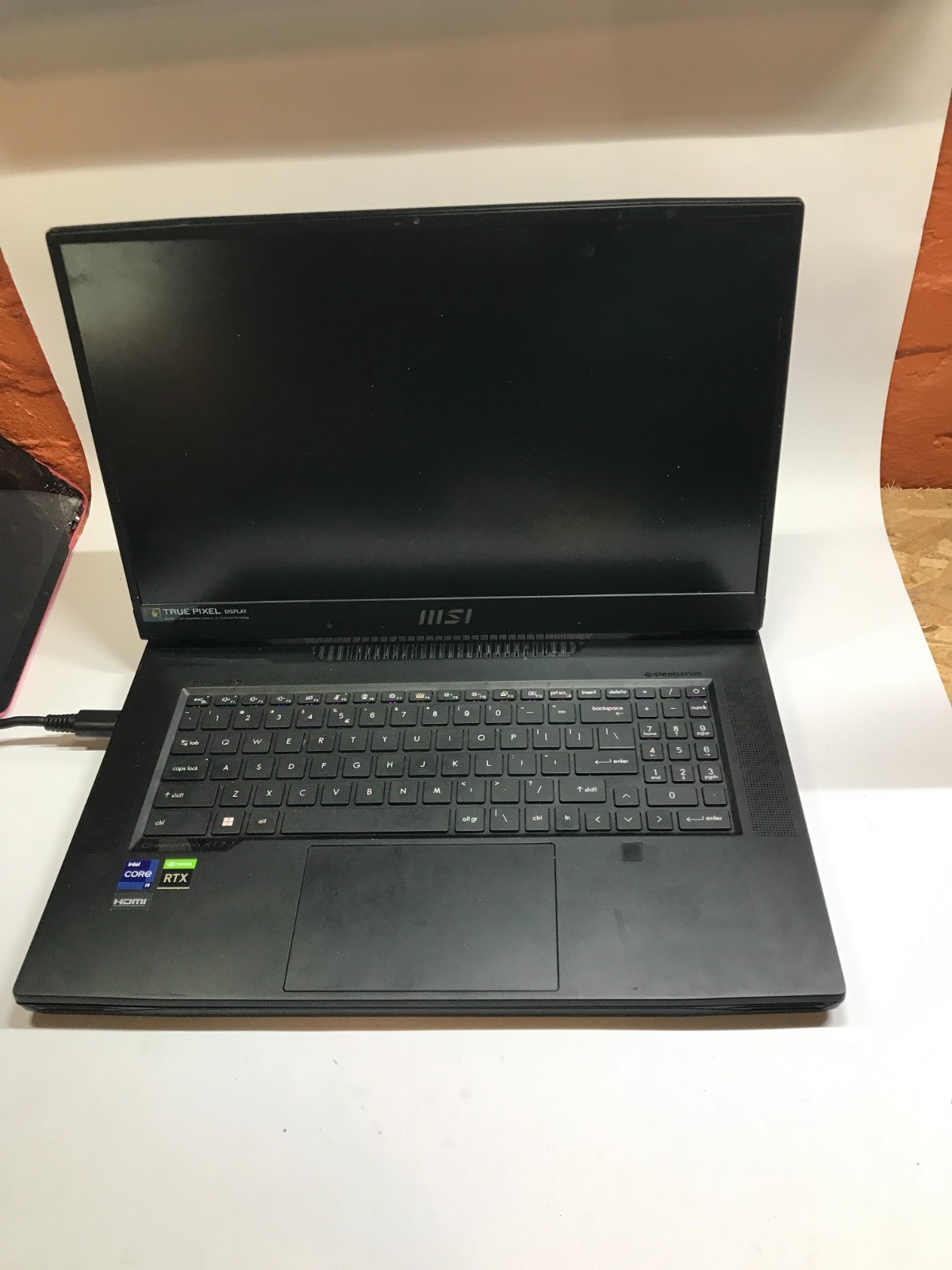 MSI CreatorPro X17 A12UKS-059US 17″ Intel i9-12900HX NO RAM RTX A3000 For Parts