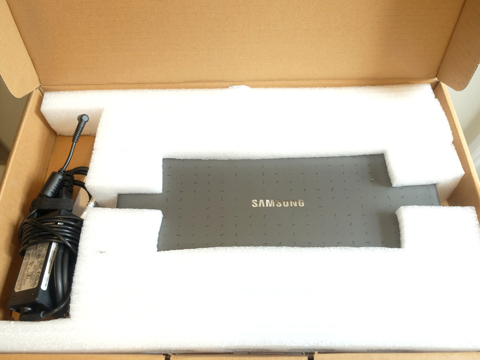 Samsung Notebook Flash 13.3″ Laptop 4GB Intel N4000 Windows 10 Intel – NP530XBB