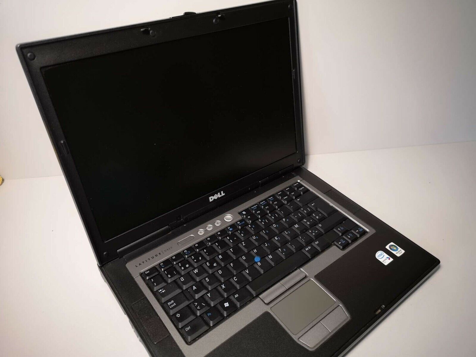 Dell Latitude D820 C2D T7200 2.00Ghz 1280x1024px 2GB/250GB HDD Win 7 Pro