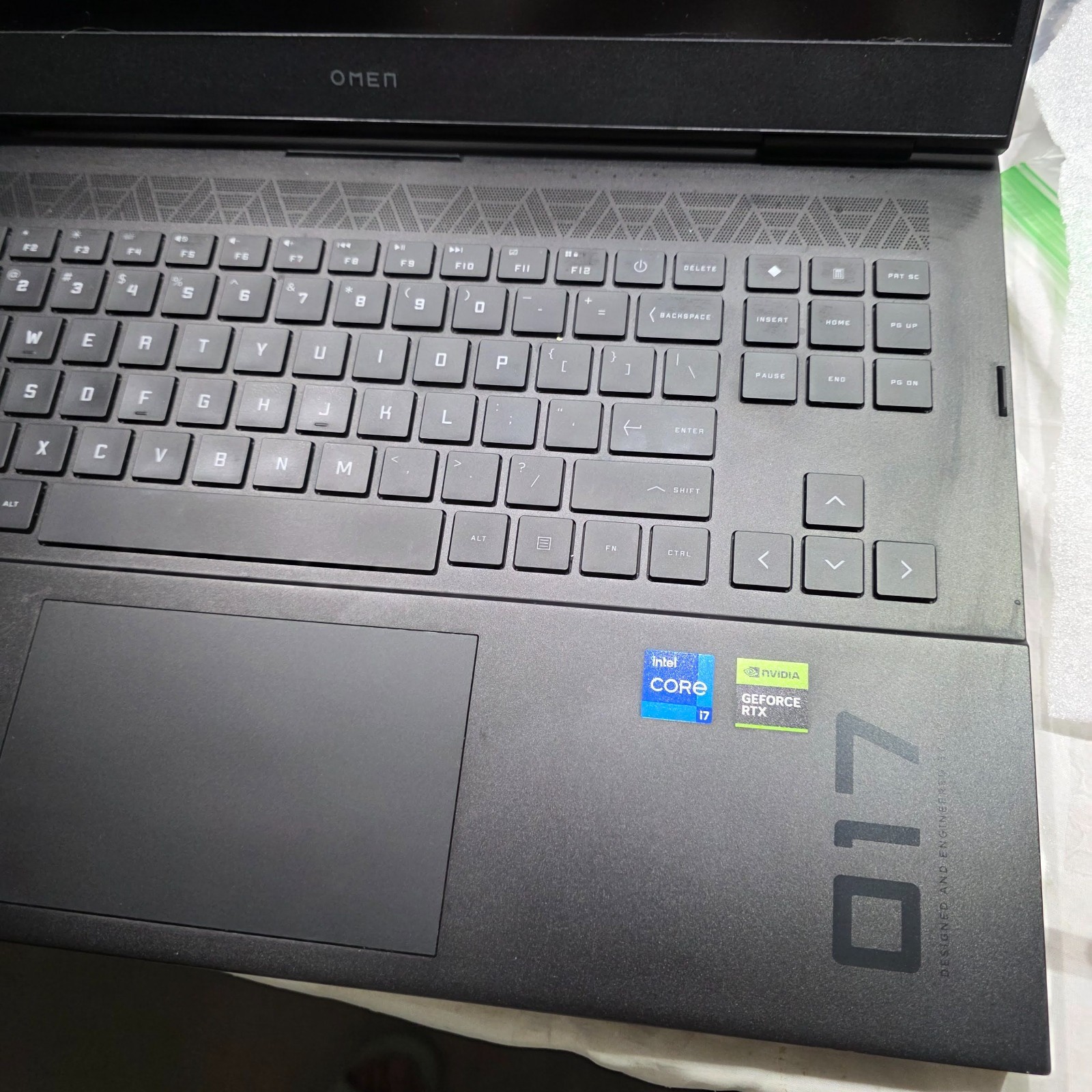 HP Omen 17.3″ 1080P 144Hz i7-13700HX 16GB 1TB SSD RTX 4060 140W 8G DDR6 Fast SH