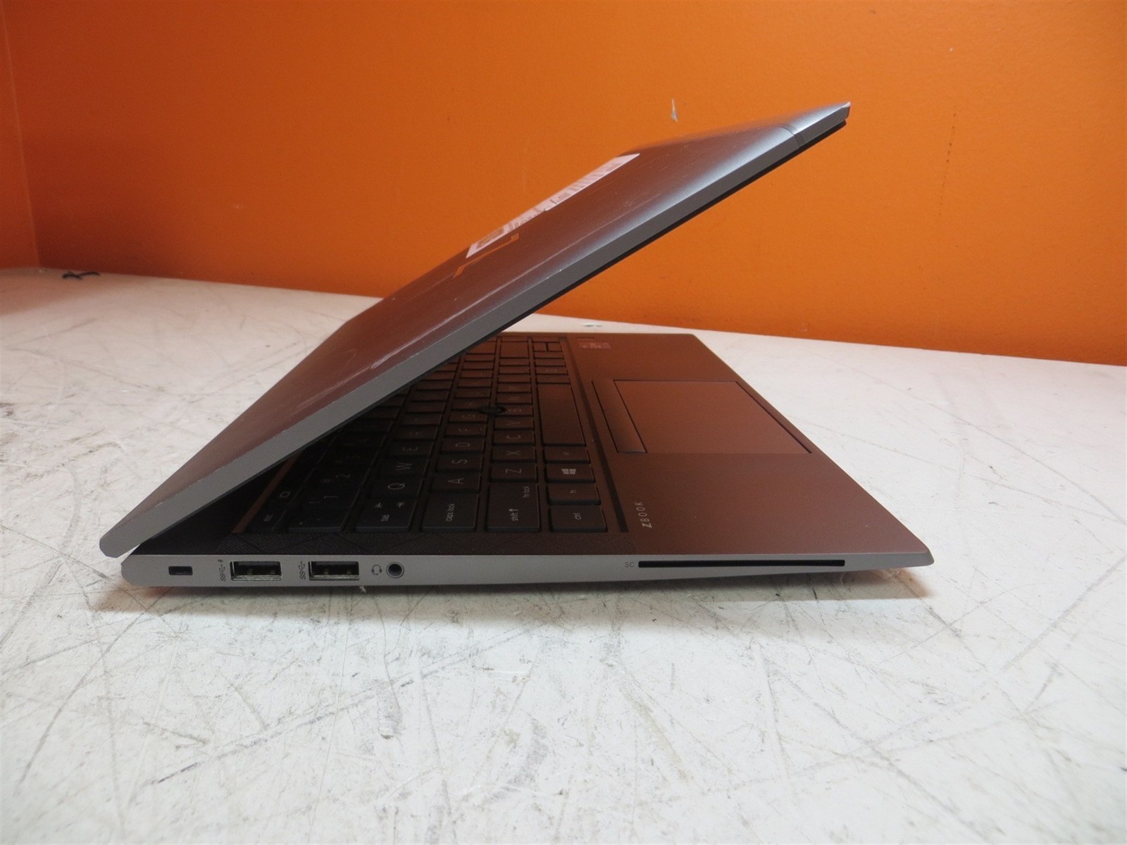 Scratched LCD HP ZBook Firefly 14 G8 Intel i7-1185G7 3GHz 16GB 256GB SSD