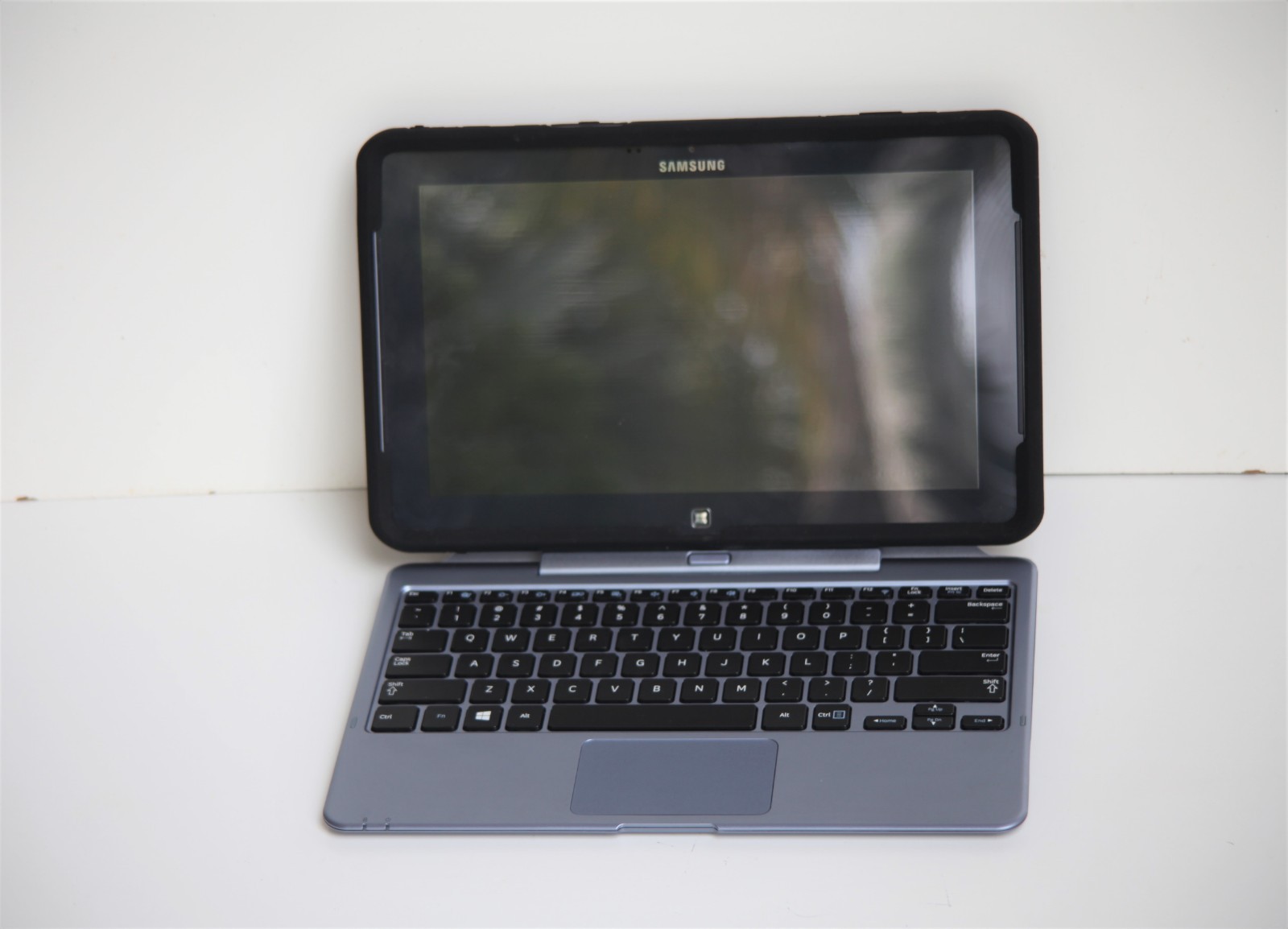Samsung 11.6” Tablet Laptop, Windows 8, 64GB, Wifi, AT&T 4G, Charger & Bag