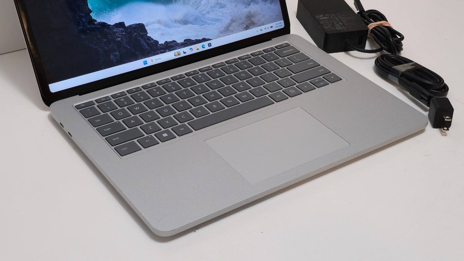 Surface Laptop Studio 1964 Core i7-11370H 32GB RAM 1TB SSD 14.4″ A2000 GPU 4 GB