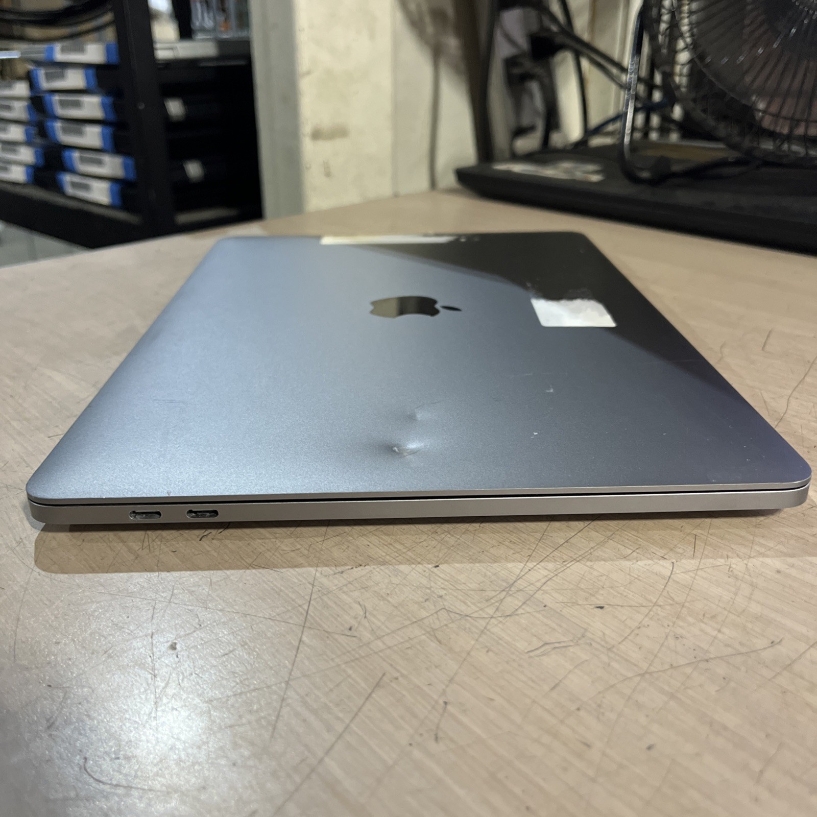 APPLE MACBOOK PRO “M1″ 8 CPU/8 GPU 13” 3.2GHZ 8GB RAM 256SSD