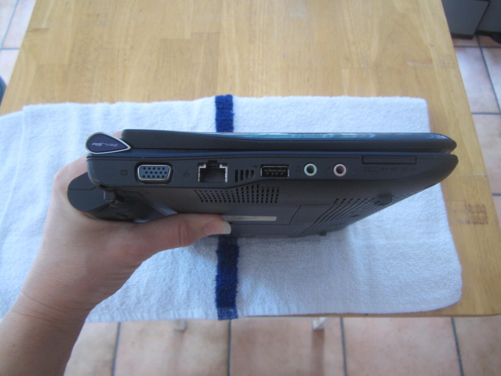 BLUE Acer Aspire One D150-1165 Laptop 1GBRAM 160GBHD GOOD SCREEN NoCORD – WORKS