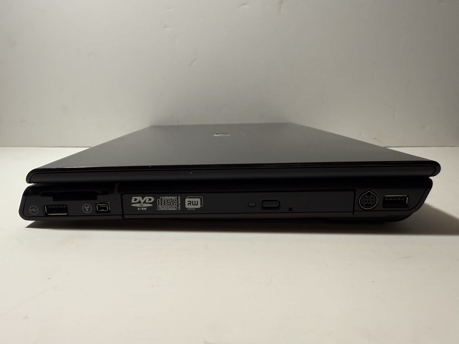 HP Pavilion DV1000 14.1″ 80GB 1GB Intel Pentium M 1.60GHz Windows XP Notebook PC