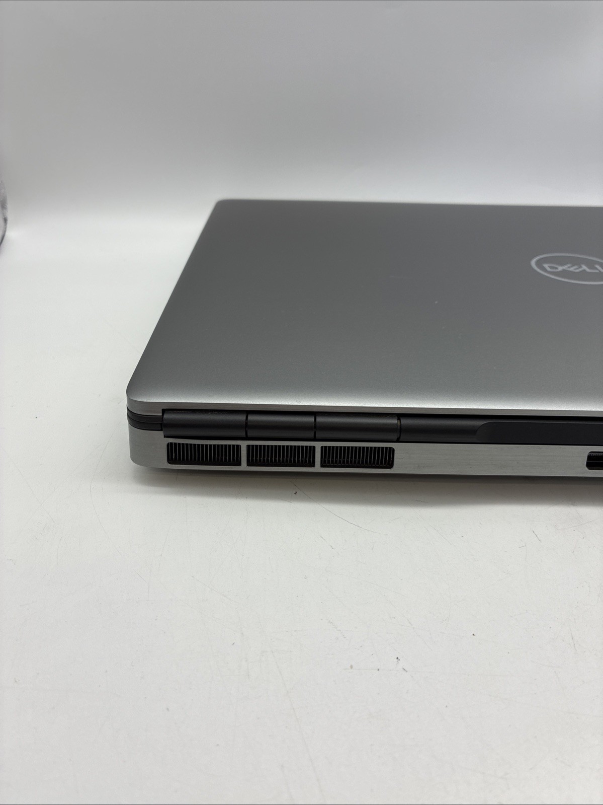 Dell Precision 7550 NVIDIA Quadro RTX 3000 2.4GHz Intel Core i9-10 32GB 512 (L2)