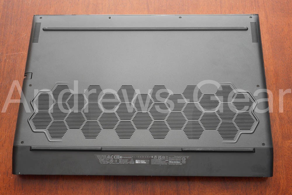 Alienware m17 R3 17.3″ 144Hz i7-10750H RTX 2060 6GB 16GB RAM 512GB SSD