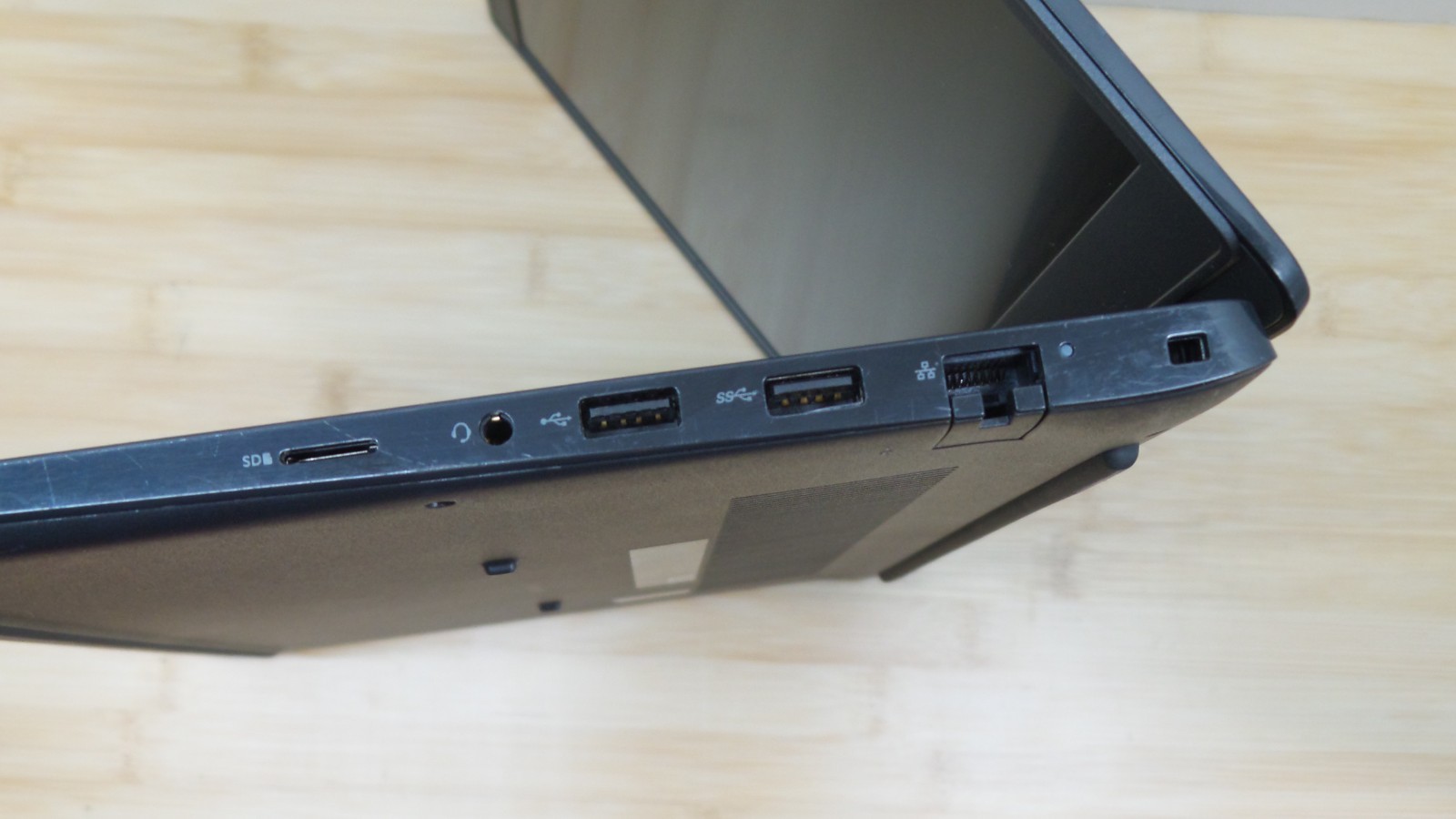 Functional DELL Latitude 3420 | i7-1165G7 | 8 GB RAM | 256 GB SSD | BIOS PASSWRD