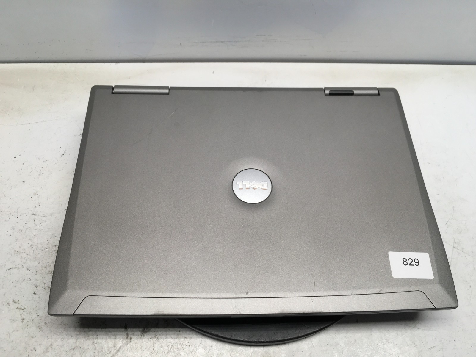 Dell Latitude D810 Intel Pentium M 06D8 1.73GHz 2 GB NO HDD/Battery