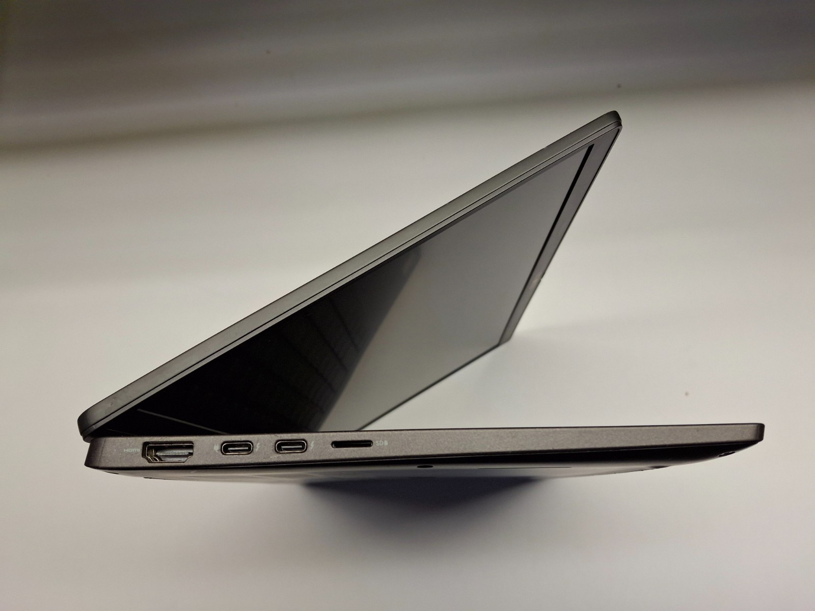 Dell Latitude 7410 14″ Intel 6 Core i7-10810U 16GB Ram 256GB NVMe SSD Win11P