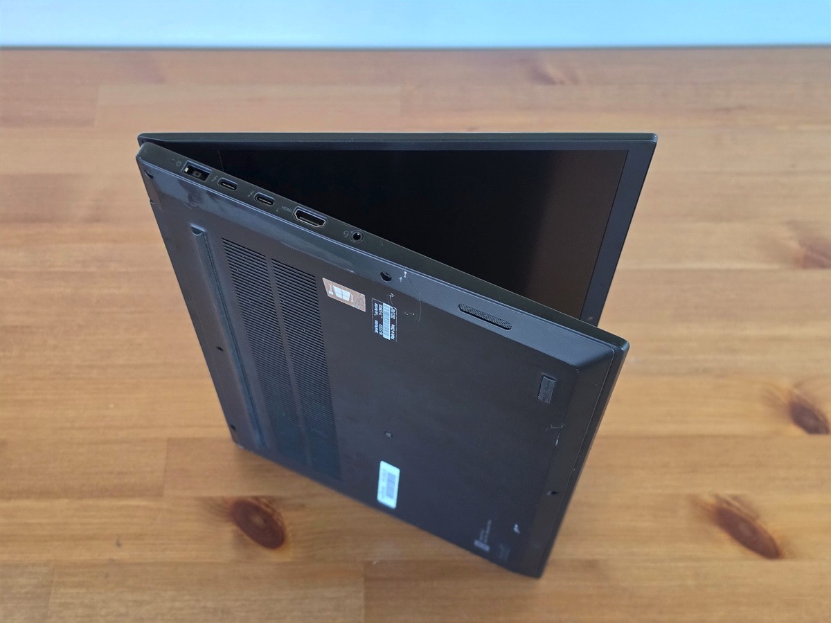 Lenovo ThinkPad P1 Gen 3 Xeon W-10855M 16GB 15.6″ FHD 1920×1080 NVIDIA T2000