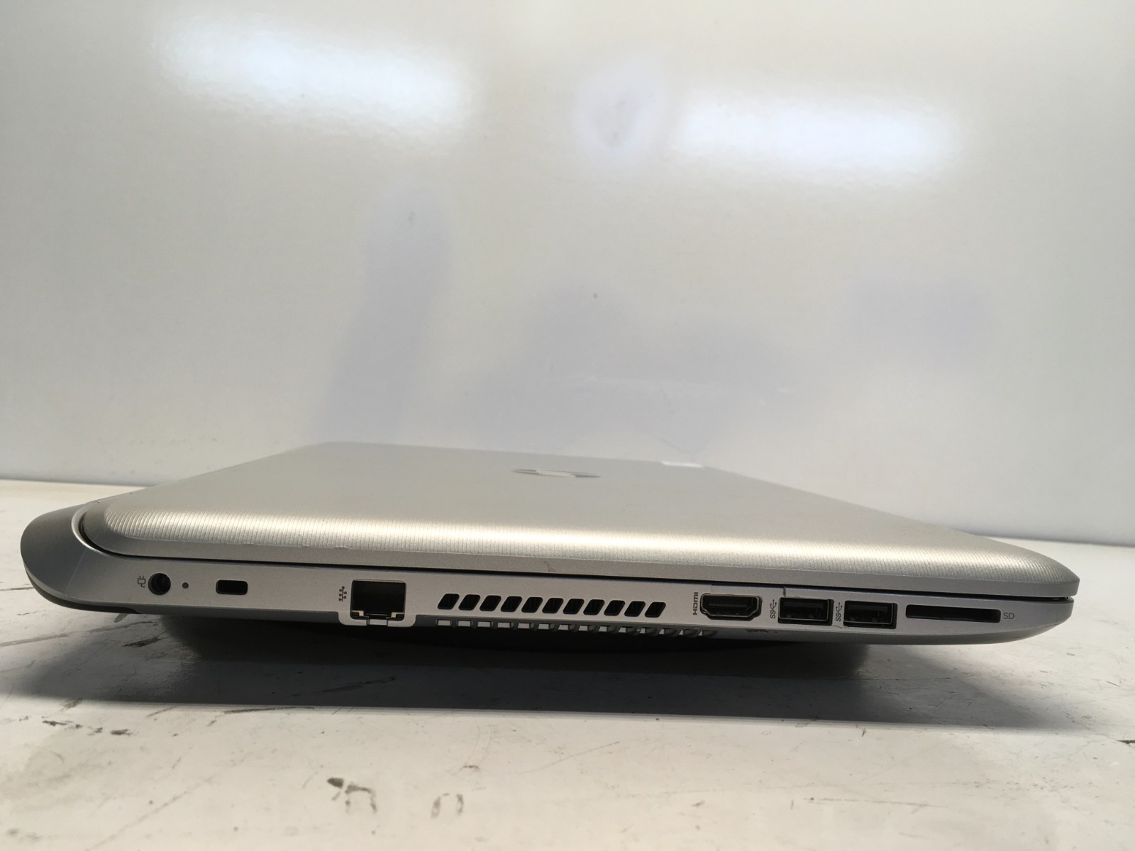 HP Pavilion 17-F231NR AMD A10-5745M 2100MHz 8 GB NO HDD/Battery