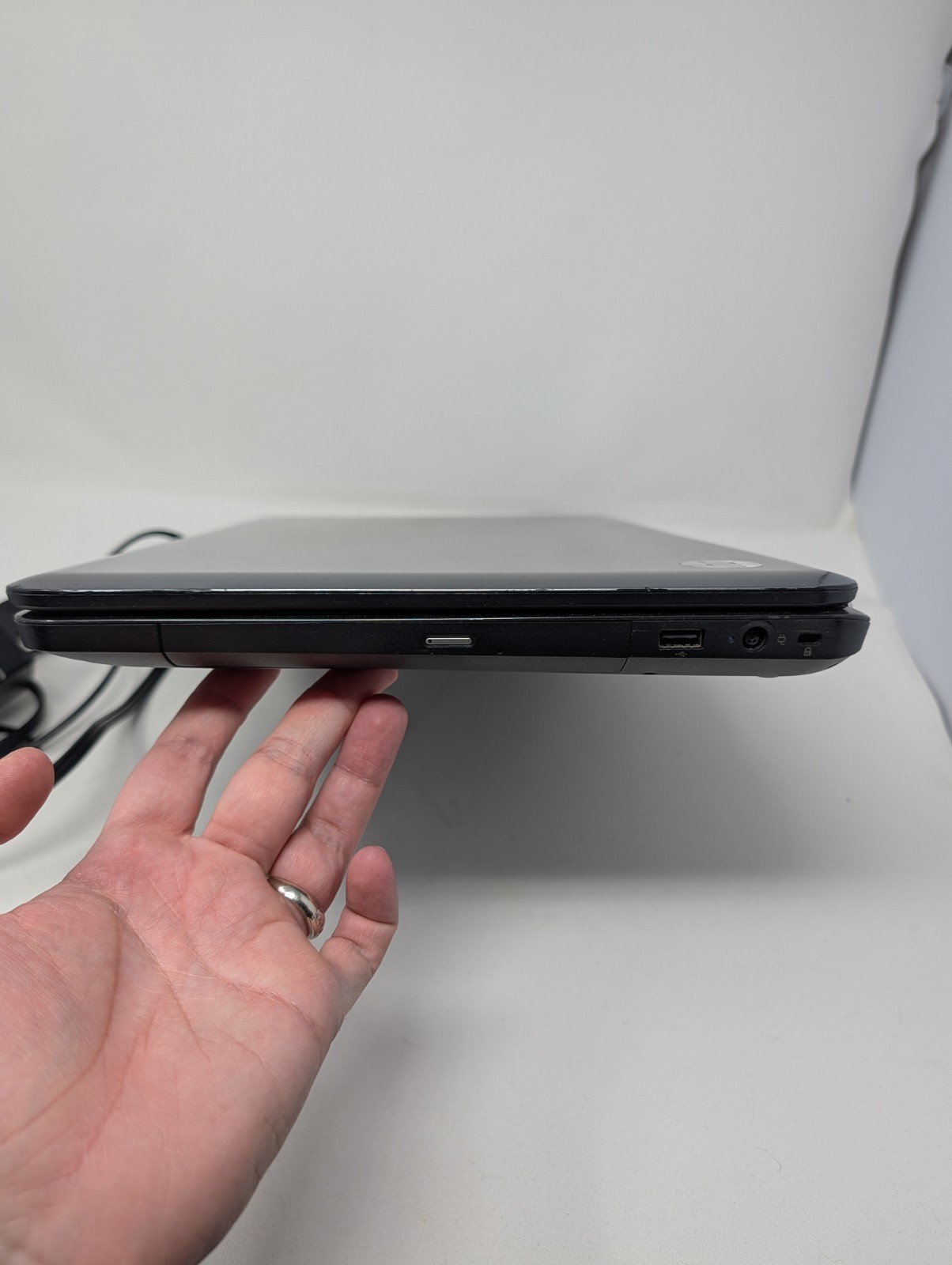 HP Pavilion G7-1312NR Laptop & Charger, AMD A4-3320AM 5GB No HDD Boots To Bios