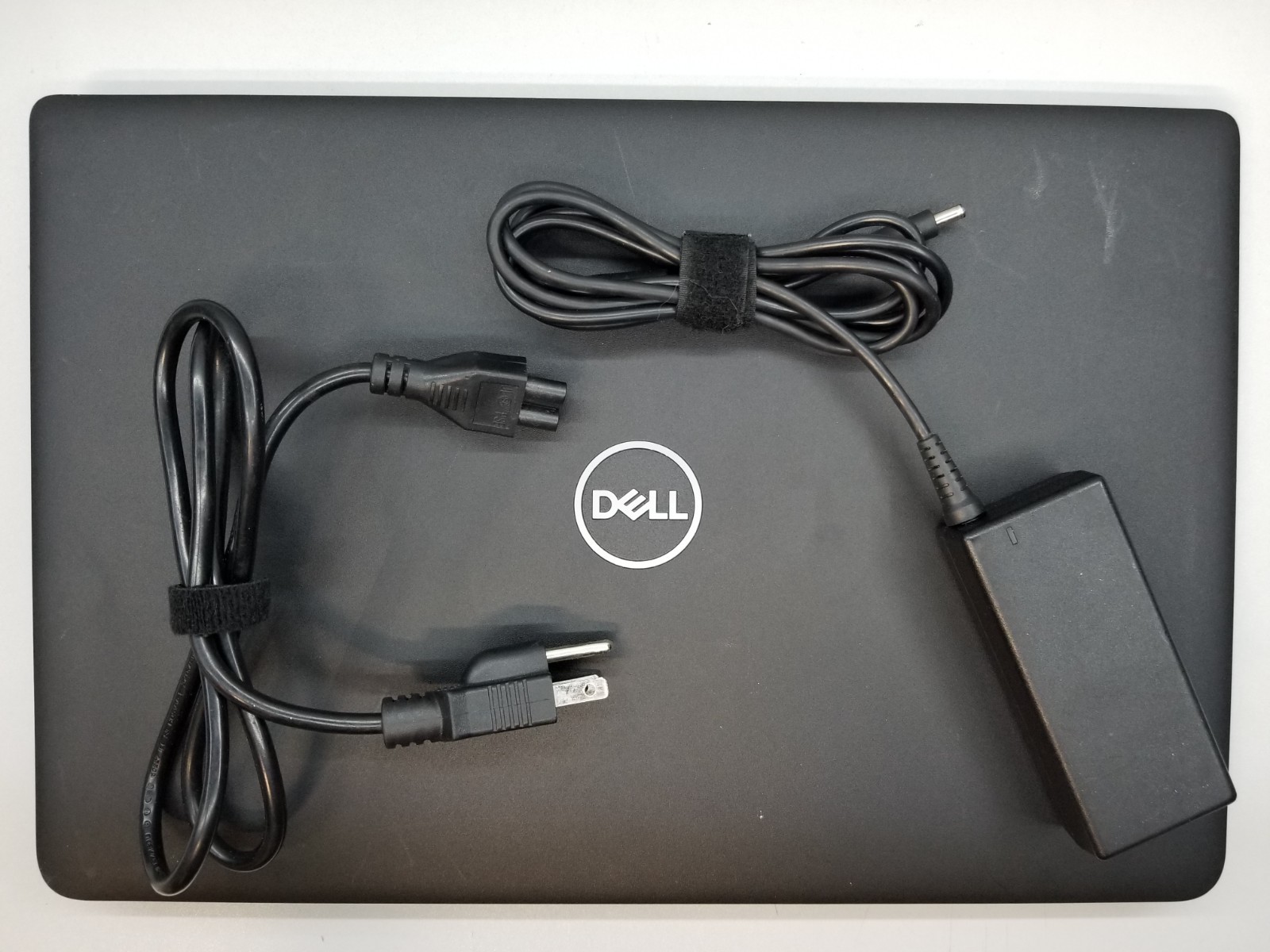 Dell Latitude 3500 15.6″ FHD i5-8265U 1.6GHz 8GB RAM 256GB NVMe Win 11 Pro WiFi