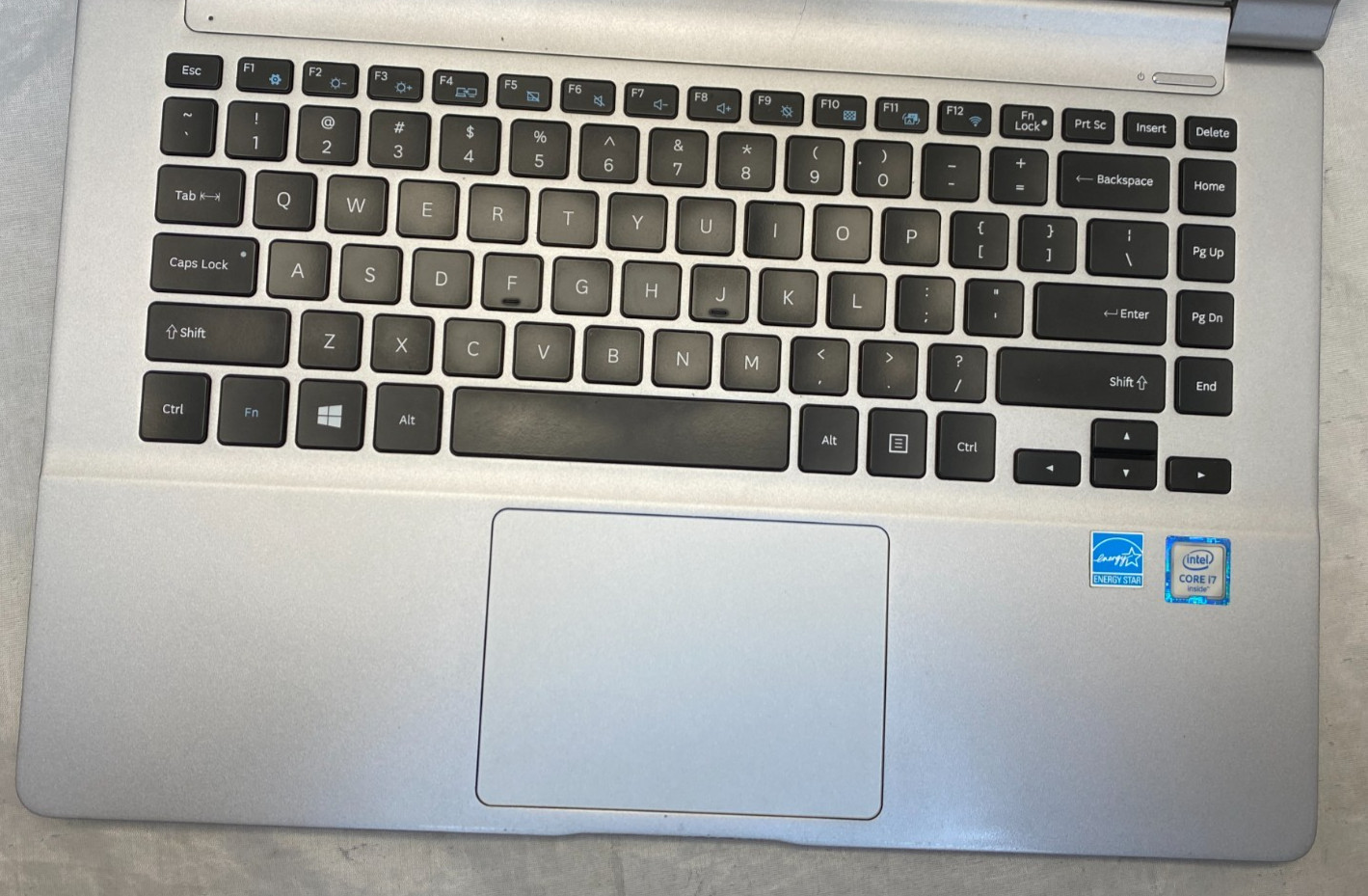 Samsung NP900X5L, Intel(R) Core(TM) i7-6500U CPU 2.50GHz 8gb RAM NO HARDRIVE