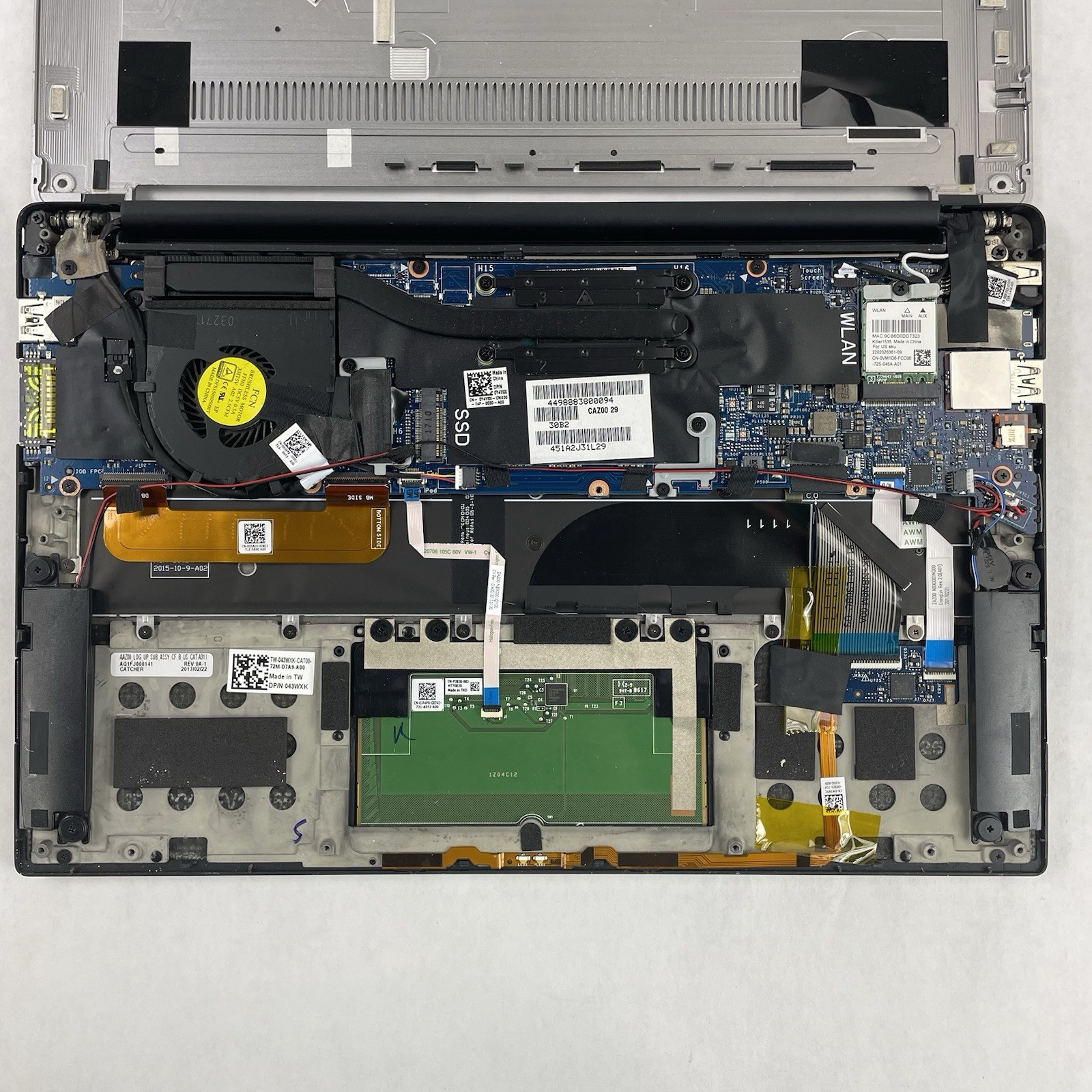 Dell XPS 13 9360 13.3″ i5-7200U 2.50 GHz 4 GB RAM No SSD/OS/AC/Battery