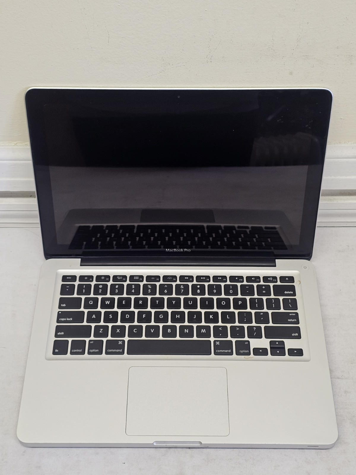 Apple MacBook Pro A1278 Laptop – Intel i5-3210m – 4GB RAM – READ DESCRIPTION