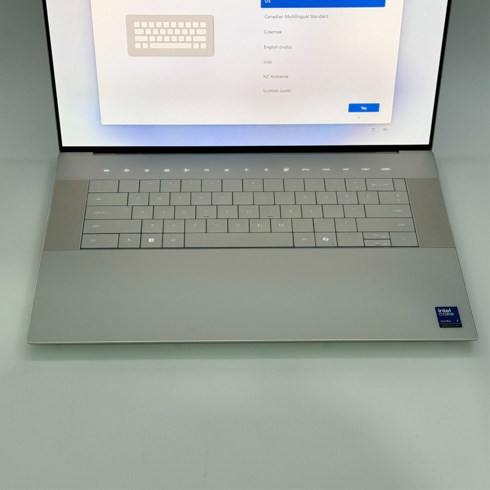 Dell Premium 14.5″ 3.2K OLED Touch Laptop Intel Ultra 7 255H 32GB 1TB SSD