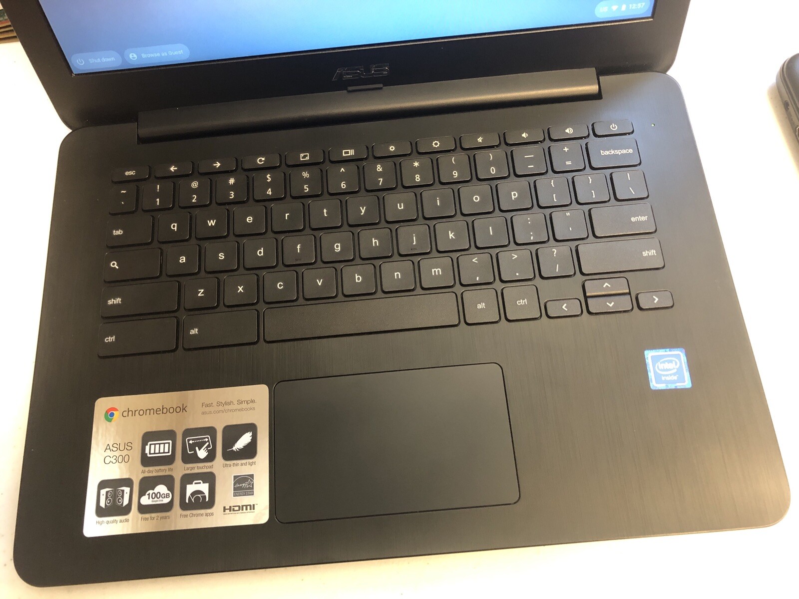 Asus C300M Chromebook