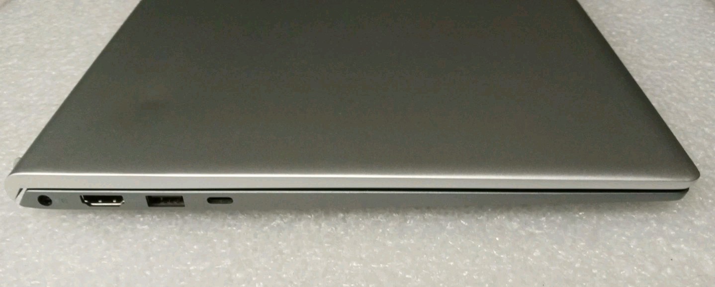 Dell Vostro 15 5510 15.6″ FHD Intel i7-11390H 3.40 GHz 16GB 512GB NVMe