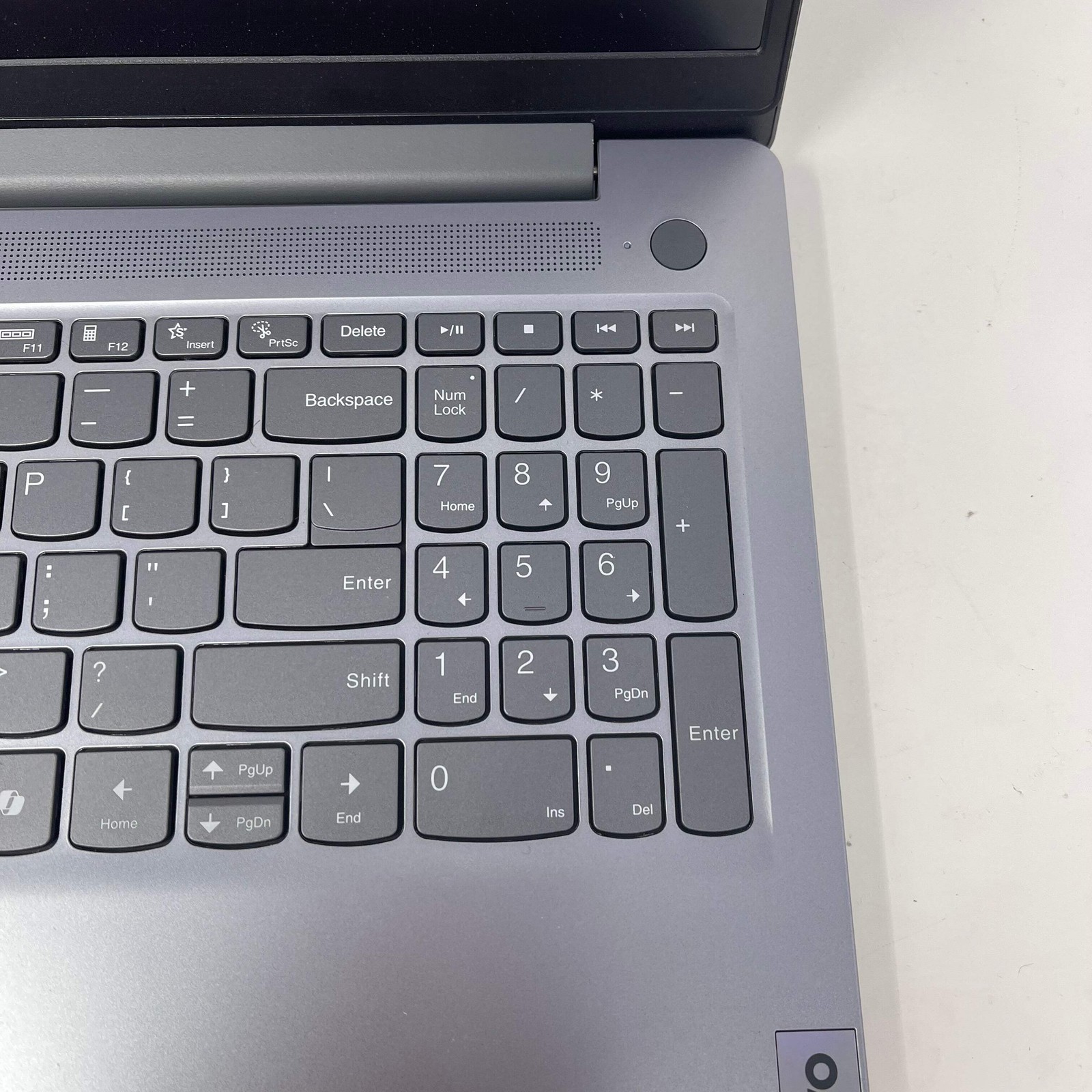 Lenovo ideapad slim 3 15RU9 15.6″ i5-120U 1.4GHz 8GB RAM 256GB SSD