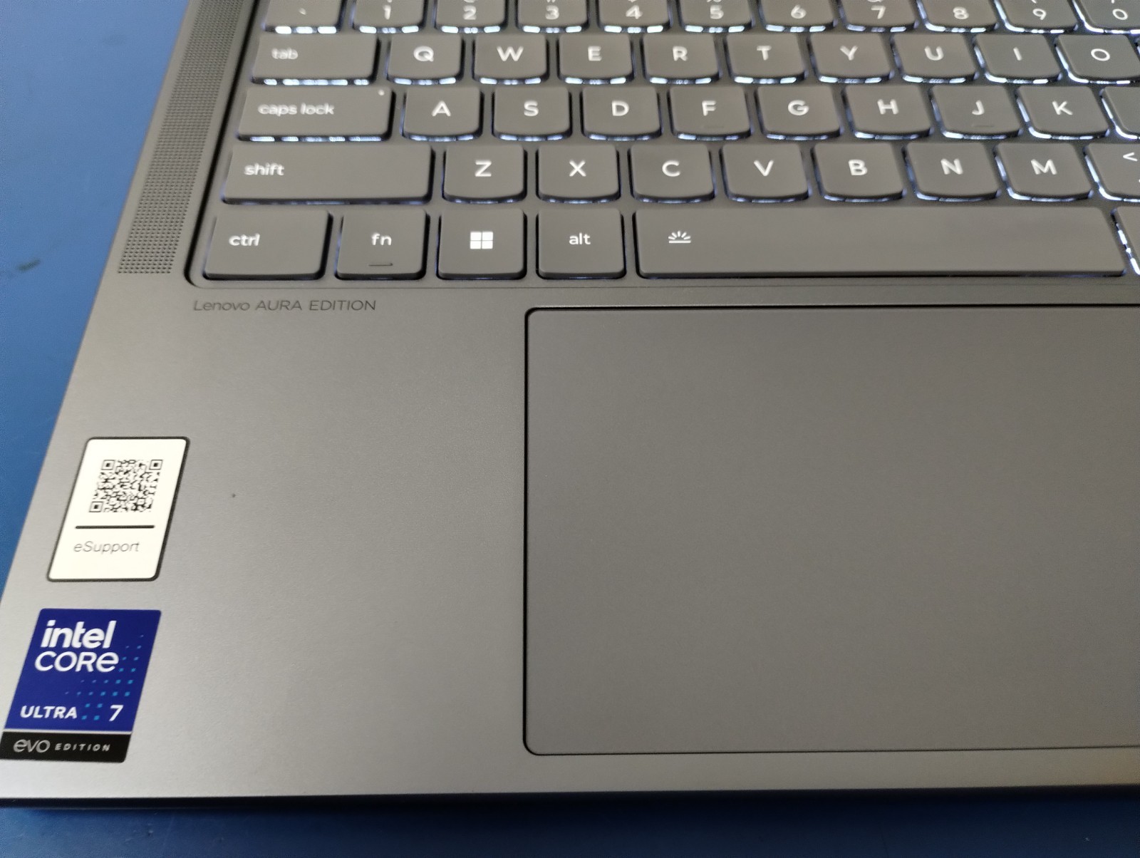 Lenovo Slim 7 14ILL10, Intel Core Ultra 7 258V, 2.20 GHz, 32 GB RAM, 1 TB NVMe