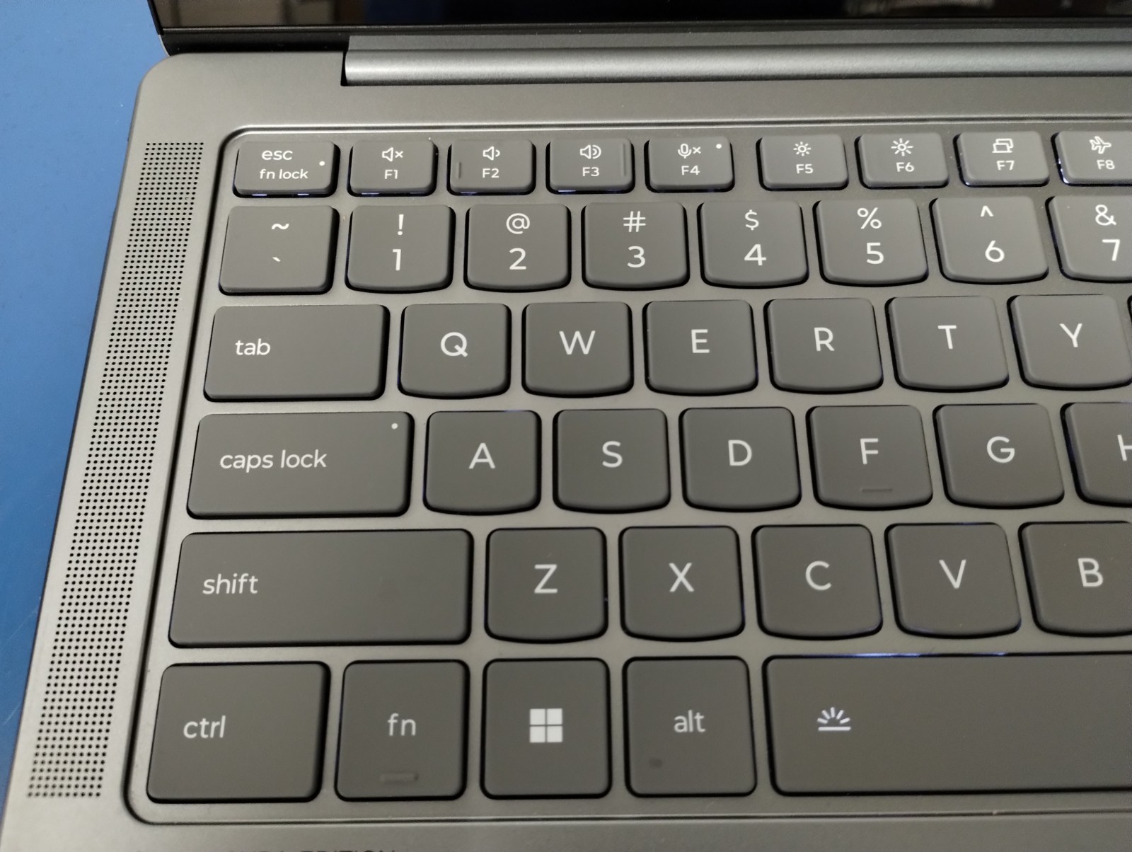 Lenovo Slim 7 14ILL10, Intel Core Ultra 7 258V, 2.20 GHz, 32 GB RAM, 1 TB NVMe