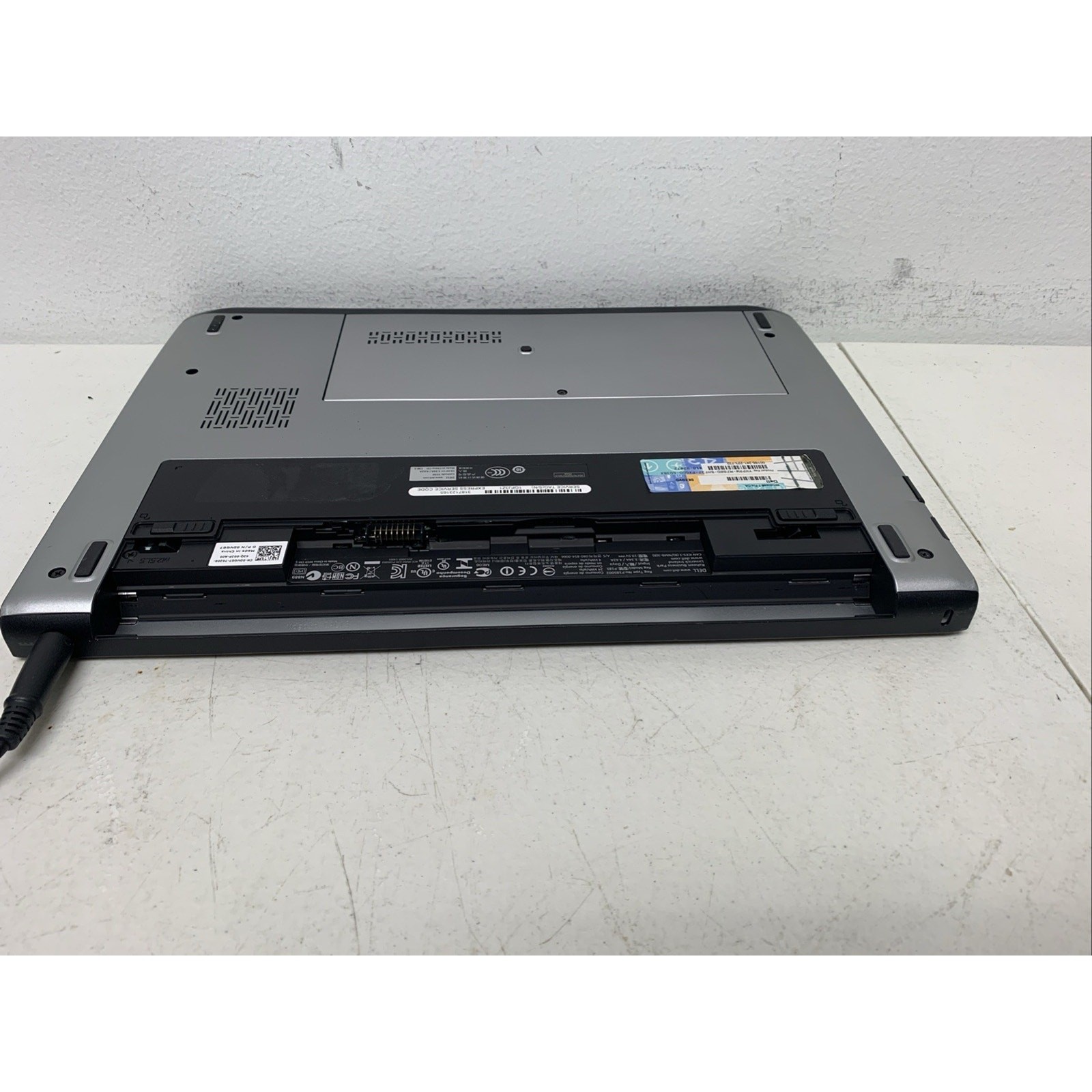 dell latitude 3330 Celeron (R) 1017U 4GB RAM 320 GB HHD WIND 10 Pro Need Battery