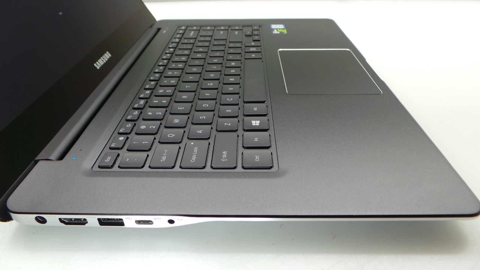 Samsung Notebook NP940Z5L | 15.6″ | i7-6700HQ | 8GB 256GB SSD | Touchscreen
